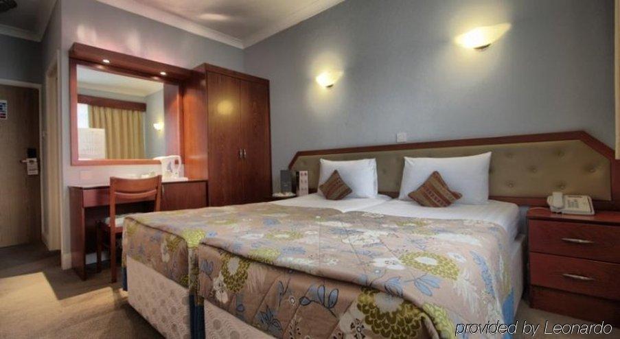 St Georgio Hostel อิลฟอร์ด ภายนอก รูปภาพ