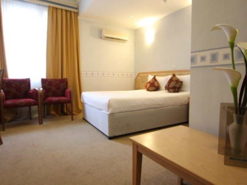 St Georgio Hostel อิลฟอร์ด ภายนอก รูปภาพ