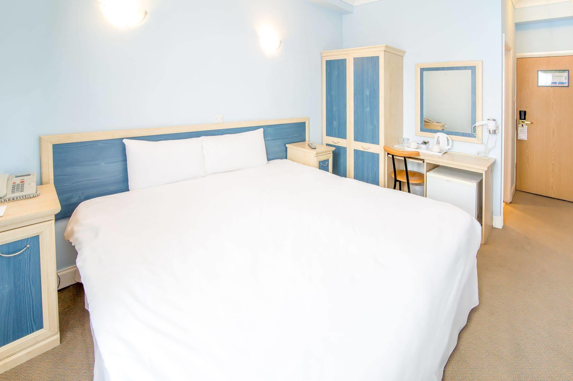 St Georgio Hostel อิลฟอร์ด ภายนอก รูปภาพ