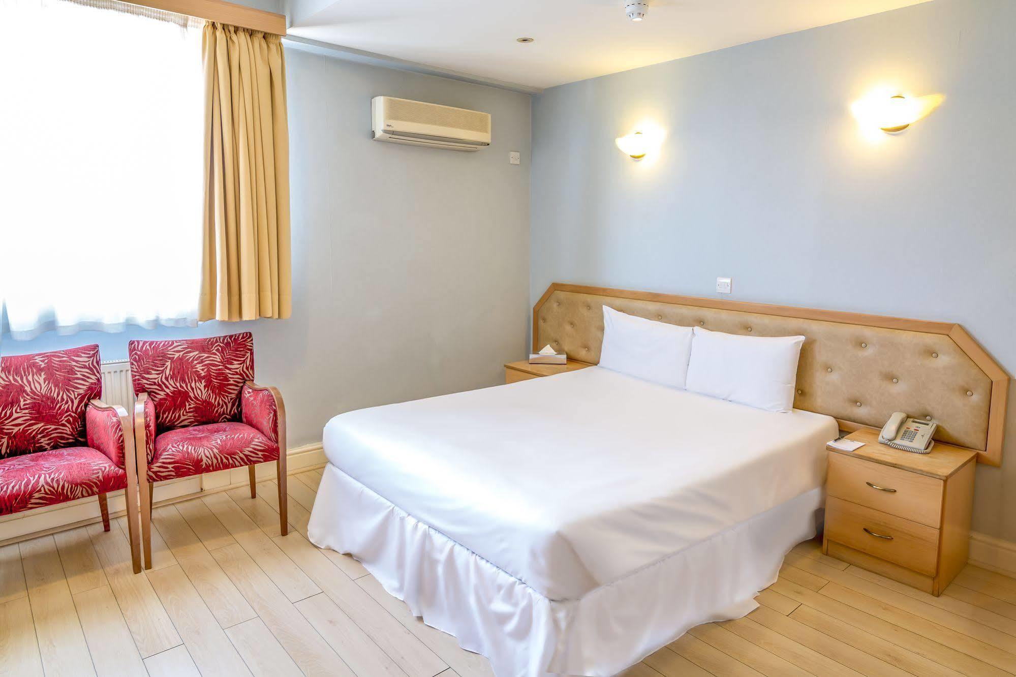 St Georgio Hostel อิลฟอร์ด ภายนอก รูปภาพ